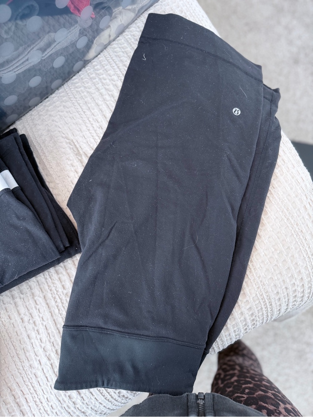 lululemon athletica Women’s Black Bermuda Shorts size 8 LOTS OF WEAR & PILLING